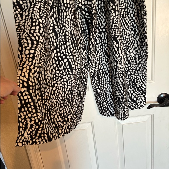 Simply Vera Vera Wang Black and White Abstract Wide Leg Pants - Picture 3 of 10